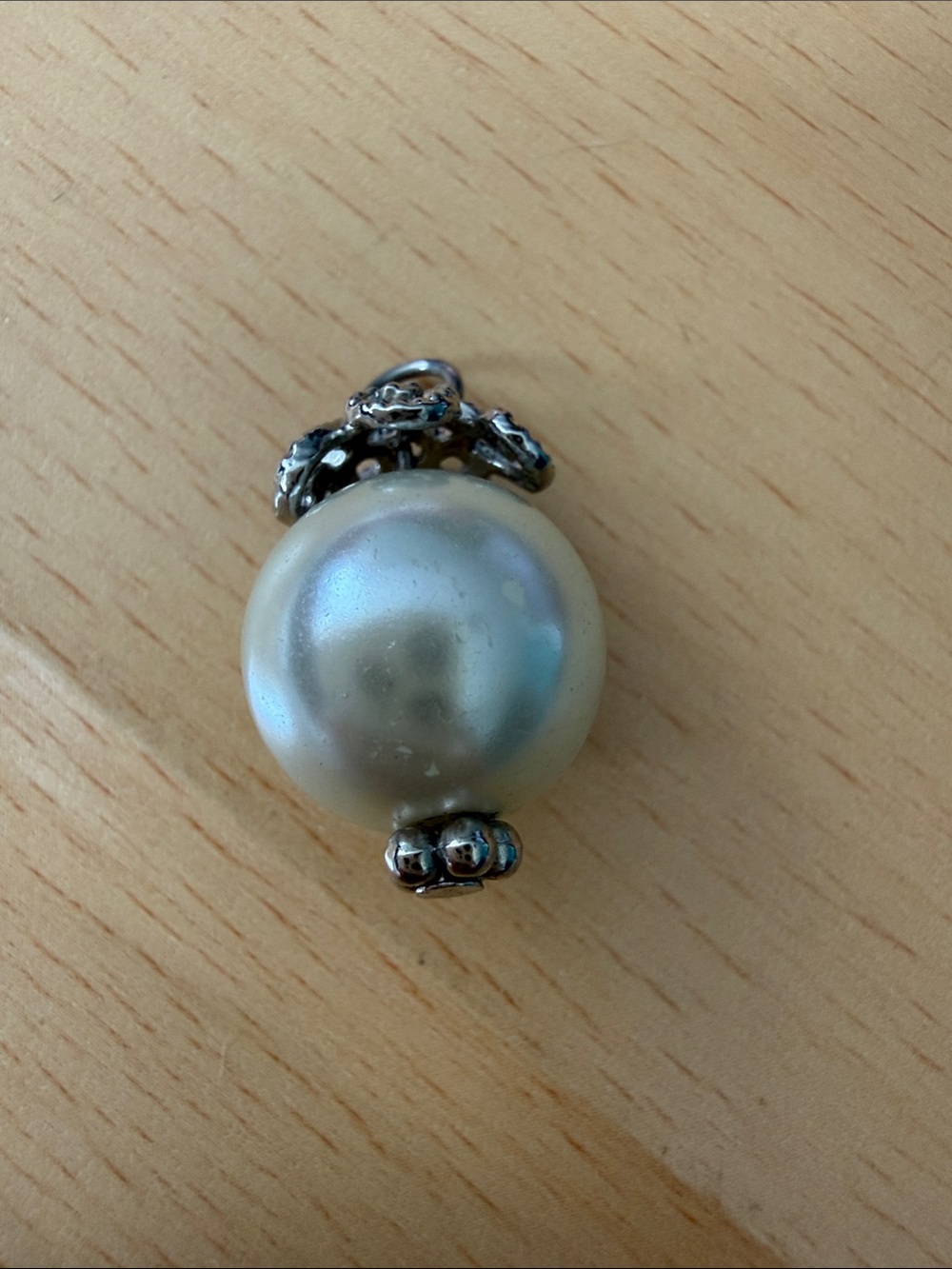 Cream Pearl pendant with Silver-Tone Accents